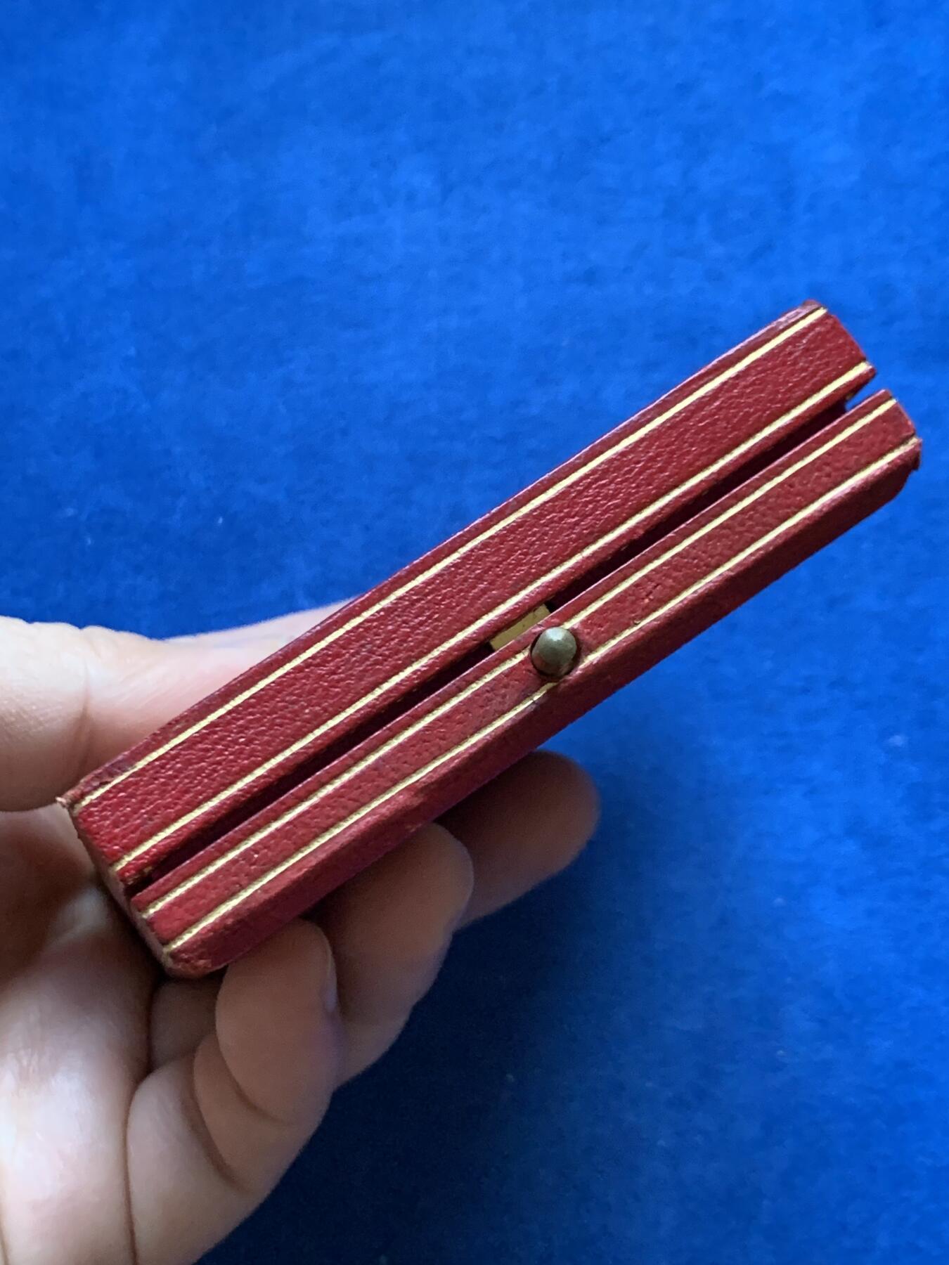 《竞宝斋》第453场 周日，周一 2场连拍 （全场包邮，欢迎送拍） 1864年法国罗讷省职业教育协会纪念镀金大银章 63.6克 50.5mm 丰饶角银 盒装