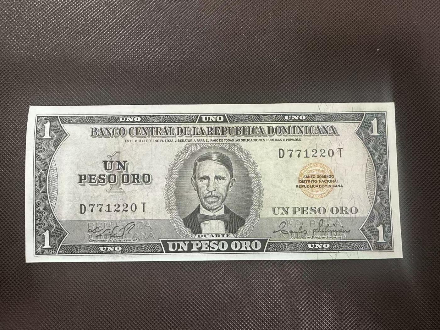 喜羊羊钱币收藏2025第11期(流通品相场) 多米尼加	P-108a 1975年1比索	流通品相			D771220T			