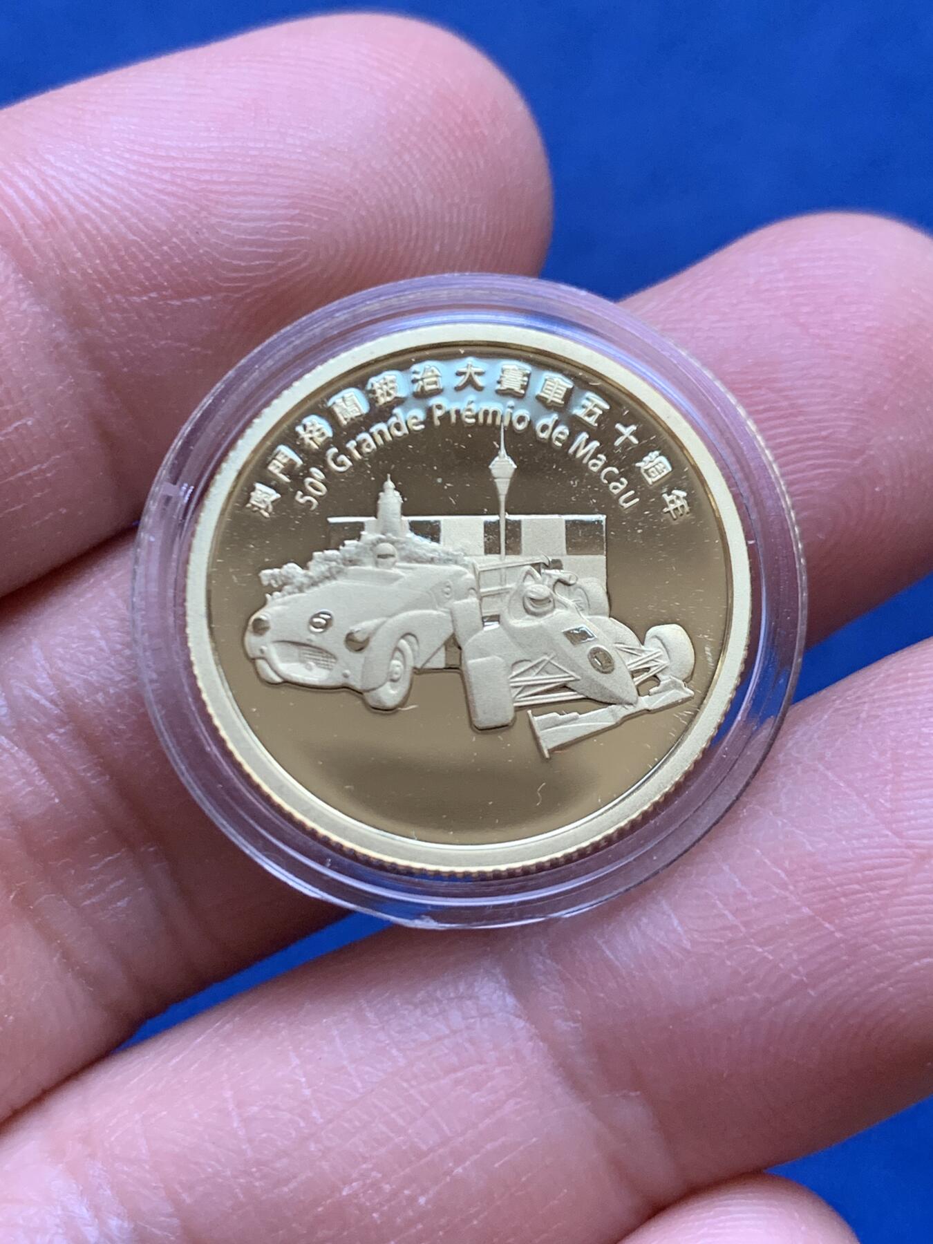 《竞宝斋》第453场 周日，周一 2场连拍 （全场包邮，欢迎送拍） 澳门2003年格兰披治大赛车500元金币 917金 7.96克