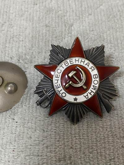 苏联勋章奖章1月5日晚上九点结束在麦稀奇 找不到的加我qq或者微信都是184277308备注苏章拍卖。最好加微信群每次都会通知还有提前可以一口价的 最近会持续拍卖一些东西。 - 苏联85版二级为国勋章2417572 珐琅无磕碰 品相很好 珐琅非常漂亮