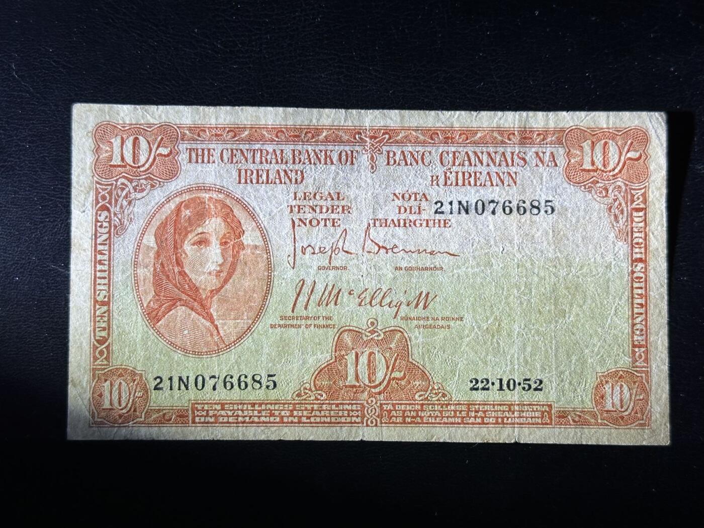 九十九场（喜迎元旦） 1952年爱尔兰10先令，流通品相。著名的拉夫雷夫人。经典品种！早期年份少见！