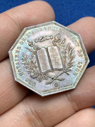 《竞宝斋》第453场 周日，周一 2场连拍 （全场包邮，欢迎送拍） - 法国1880-1898八角银质代币，里昂地区公证人，16.28克，32.5mm，丰饶角，五彩包浆