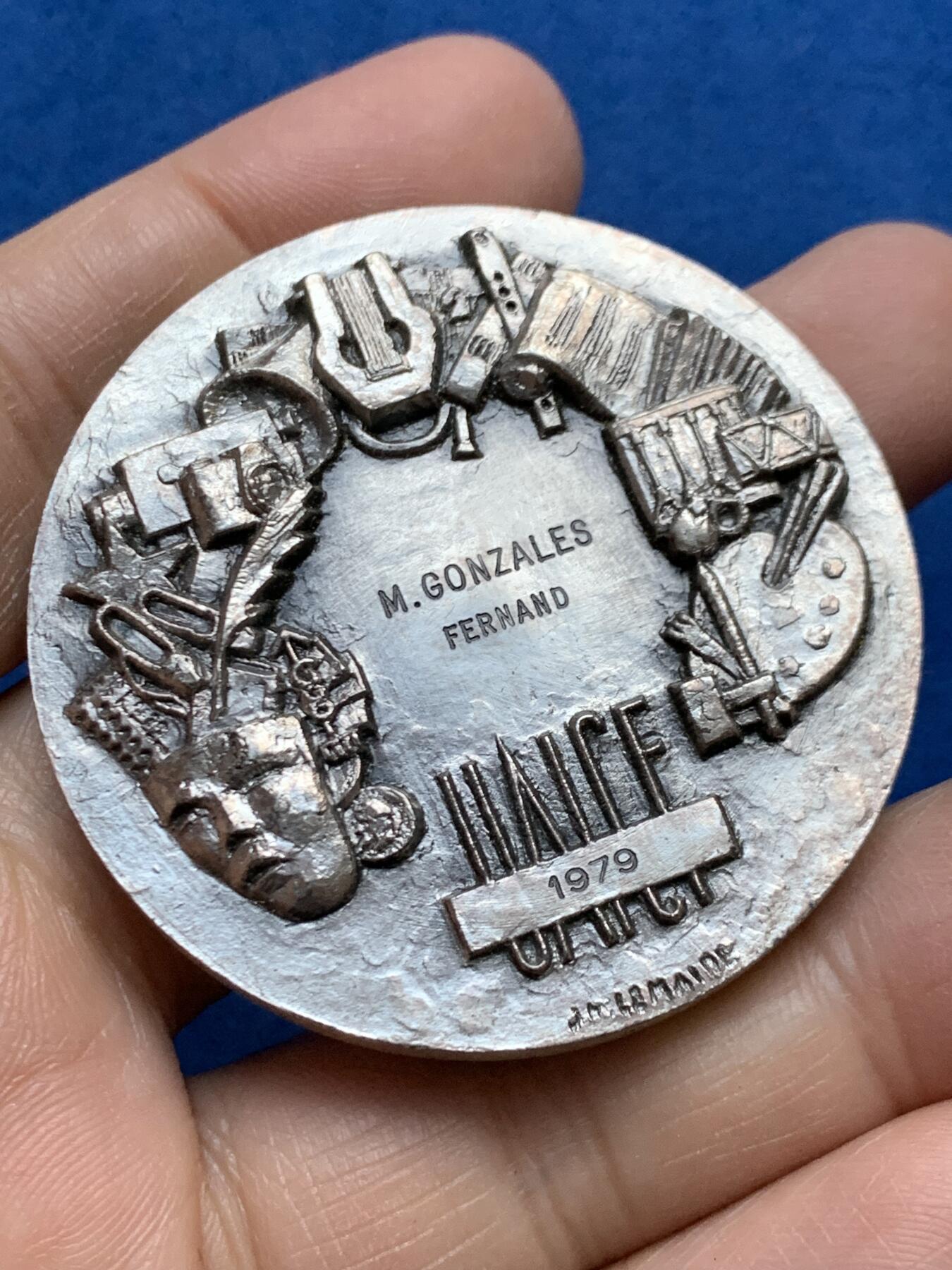 《竞宝斋》第453场 周日，周一 2场连拍 （全场包邮，欢迎送拍） 法国铁路员工文艺与知识分子联合会镀银铜章 1980 丰饶角铜标 82.75克 49.6mm 带盒