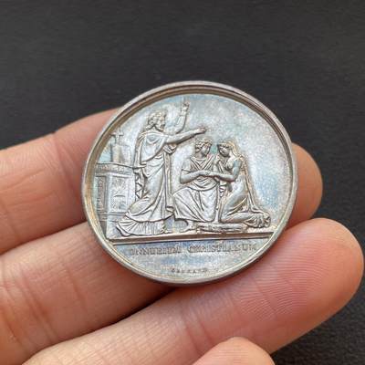 「木头集藏」章牌专场-第65场 - 法国婚礼纪念银章，直径：33.2 mm，15.8 g，边铭：油灯 （1832-1841），1883年刻字使用，品相不错