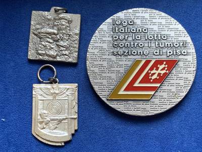 《竞宝斋》第453场 周日，周一 2场连拍 （全场包邮，欢迎送拍） - 三个一组 射击节、风景奖章，总重量：190.5克