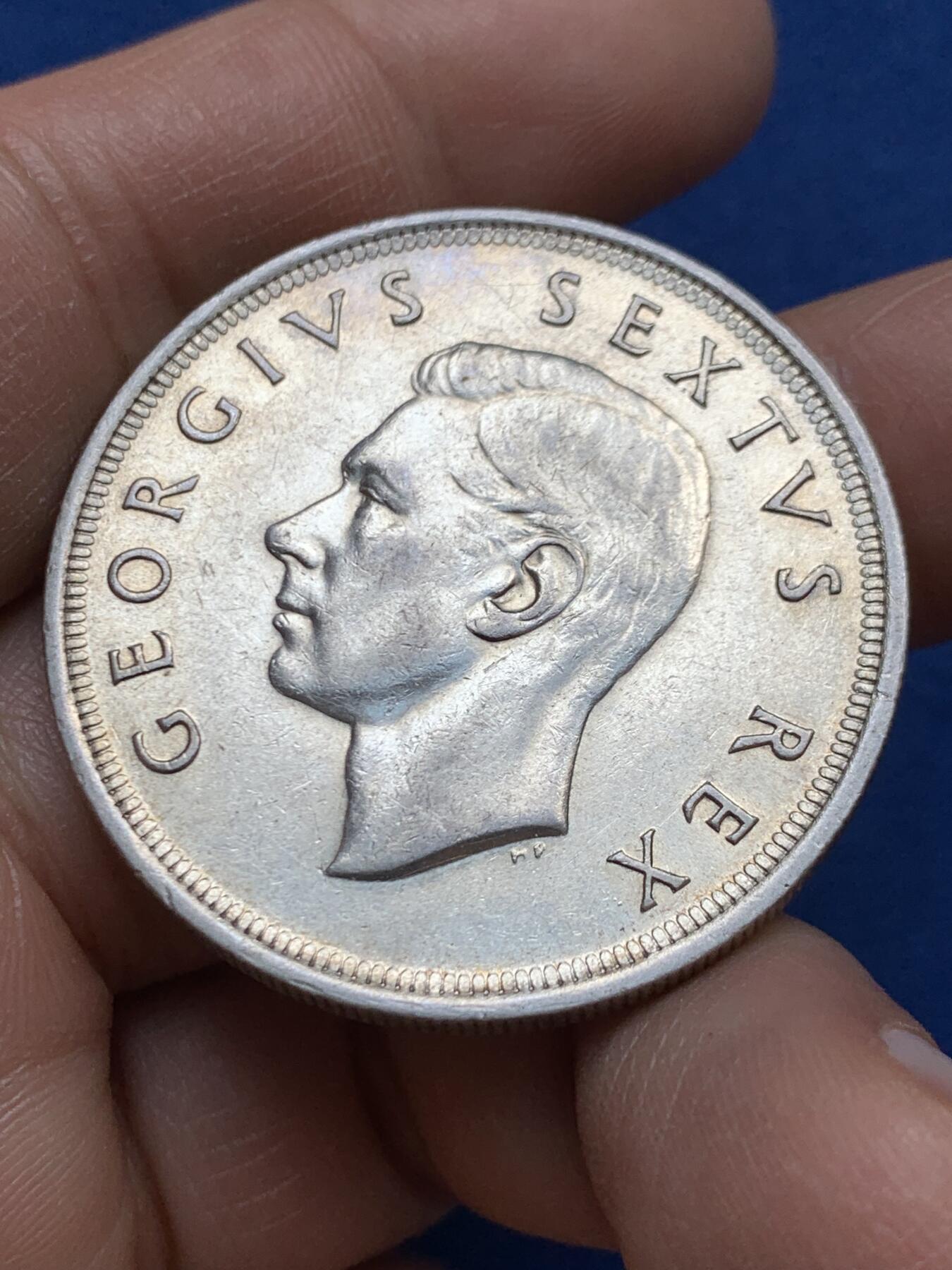 《竞宝斋》第453场 周日，周一 2场连拍 （全场包邮，欢迎送拍） 南非1952年发现开普敦300周年5先令银币 带光好品