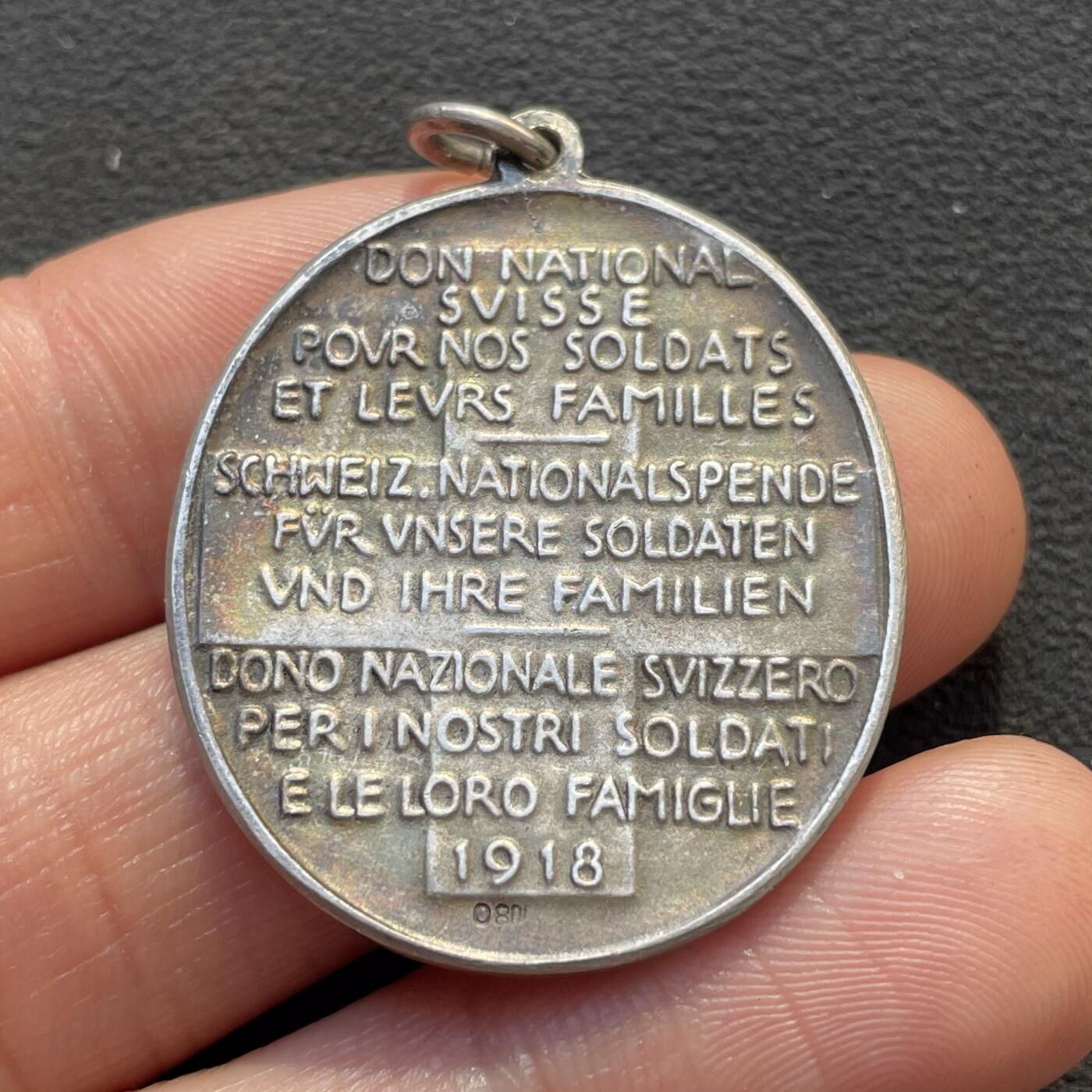 「木头集藏」章牌专场-第65场 1918年瑞士致谢一战士兵及军属纪念银章，尺寸：37×30 mm，14.2 g。