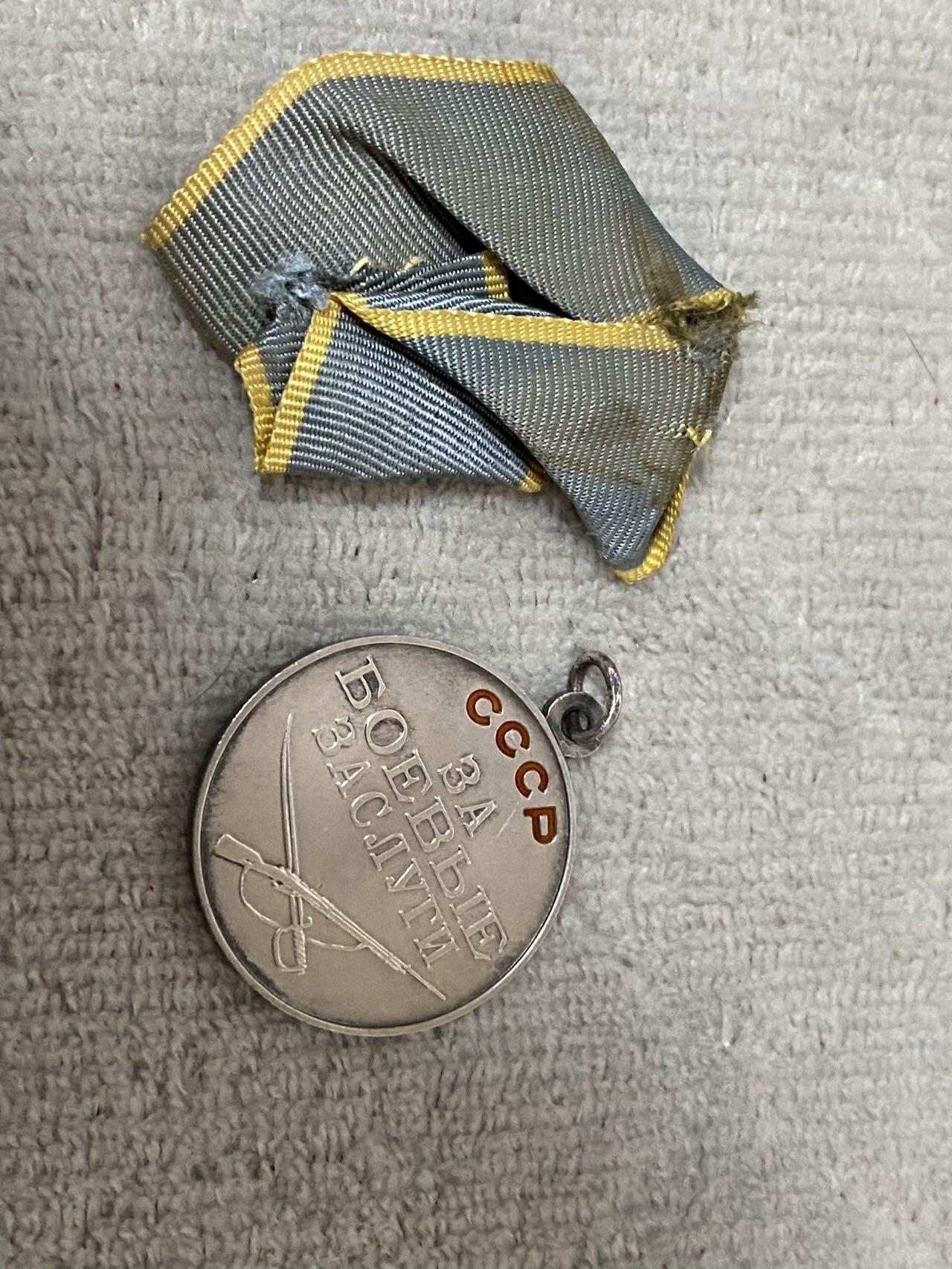 苏联勋章奖章1月5日晚上九点结束在麦稀奇 找不到的加我qq或者微信都是184277308备注苏章拍卖。最好加微信群每次都会通知还有提前可以一口价的 最近会持续拍卖一些东西。