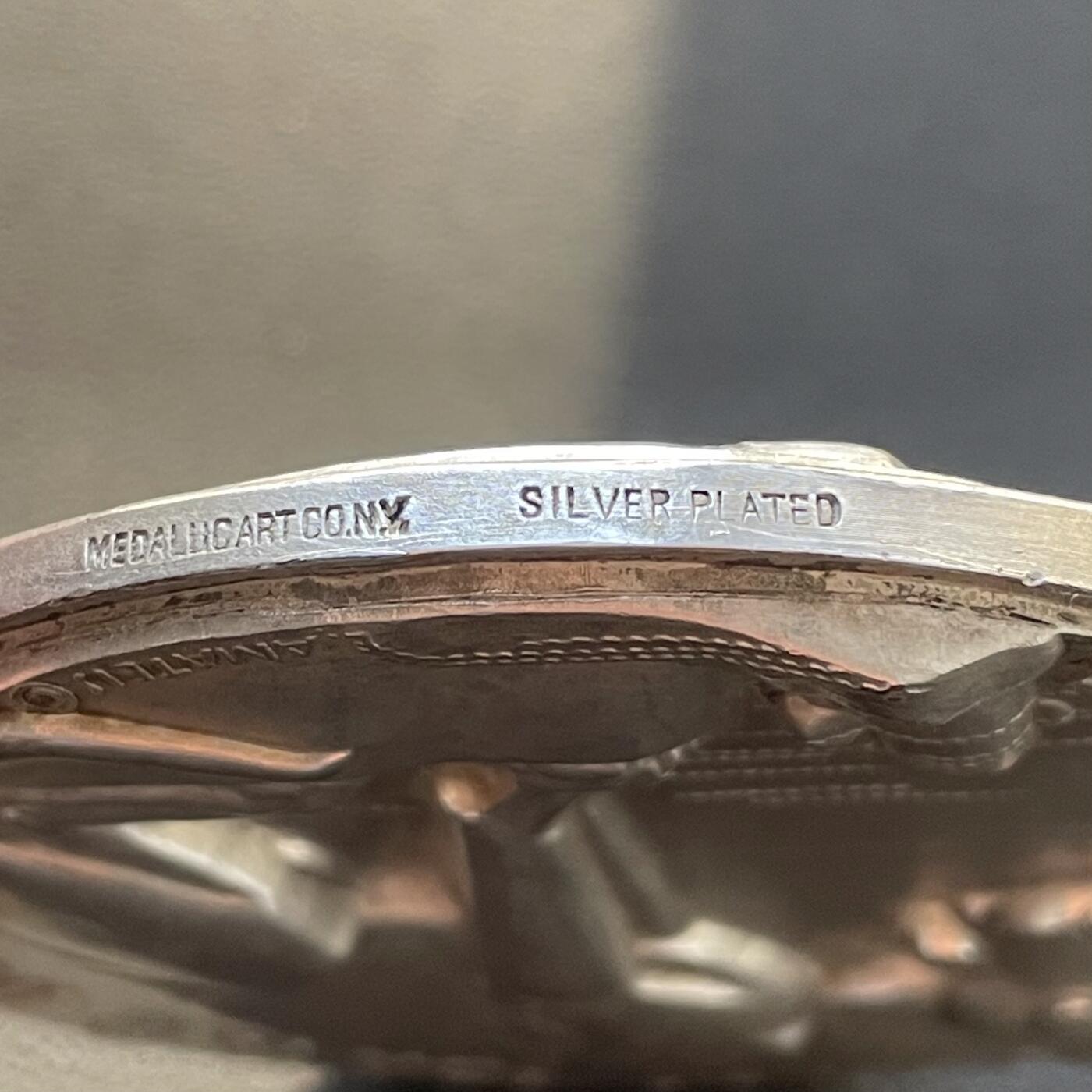 「木头集藏」章牌专场-第65场 1940年美国奖章协会《伊索寓言》大铜章，直径：73mm，230.8g，一面刻画伊索寓言《鸽子选鹰为王》，另一面《狗和影子》，少见铜章。