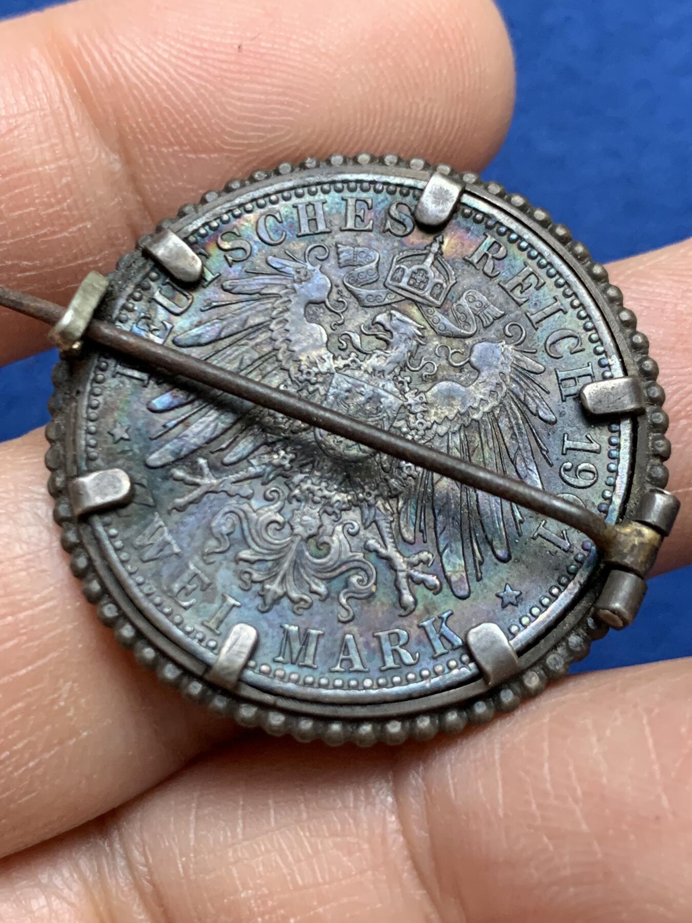 《竞宝斋》第453场 周日，周一 2场连拍 （全场包邮，欢迎送拍） 德国普鲁士王国建国200周年2马克纪念胸章 14.65克 31.6mm