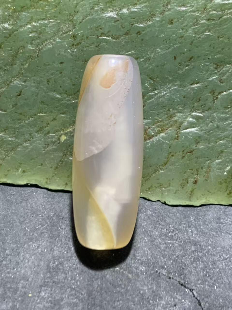 高玉化冻料巴西玛瑙通货桶珠一颗，，