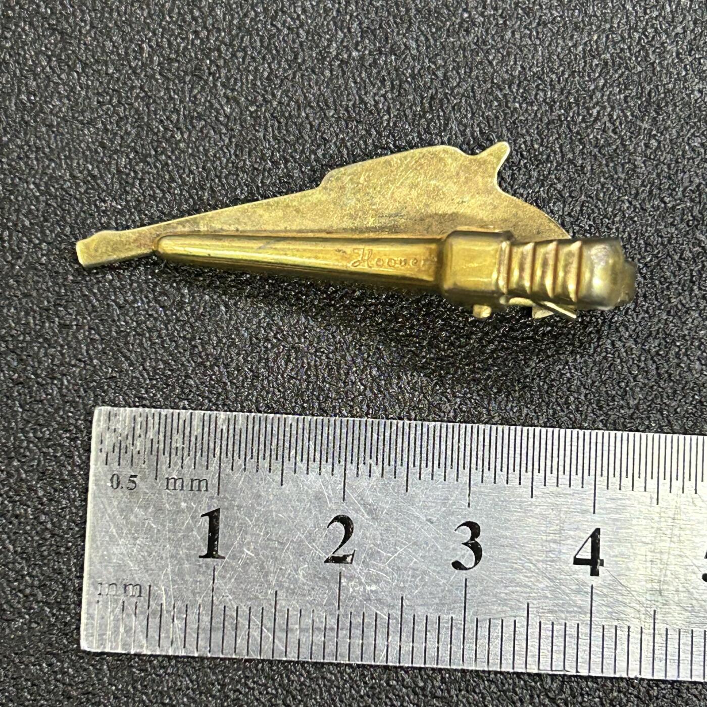 西秦中古拍卖第七十一期 银制转轮手枪领带夹 重5.1克