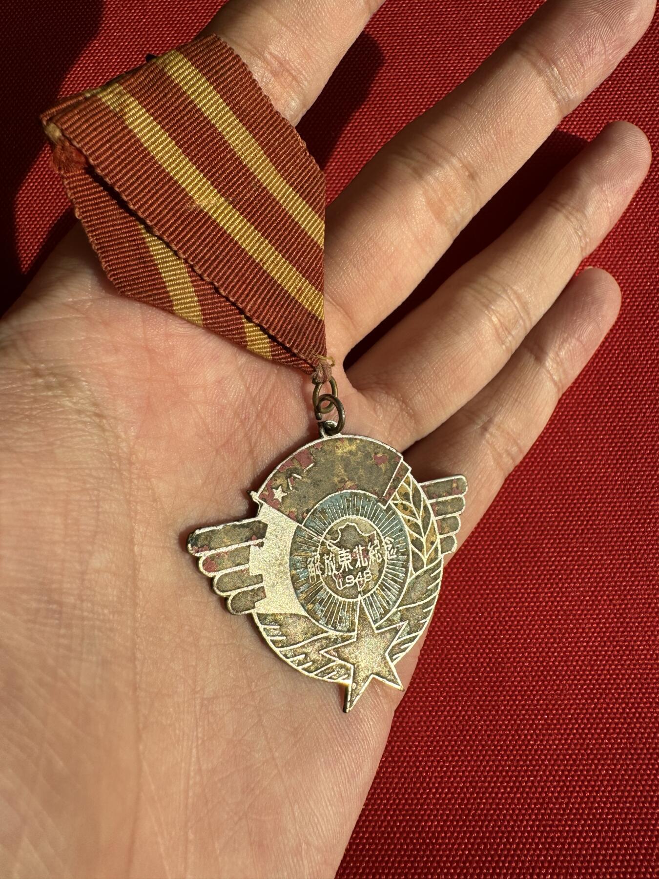 五哥徽章群   30号周二晚上八点4群联拍 铜章镀铬版