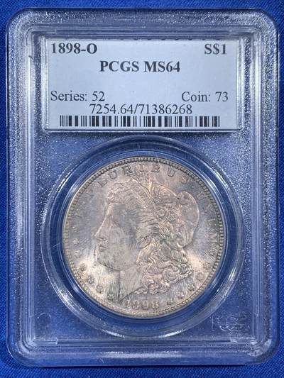 《竞宝斋》第453场 周日，周一 2场连拍 （全场包邮，欢迎送拍） - PCGS MS64 美国1898年摩根银币O版，包浆漂亮，状态一流。P盒早期小白盒，发行量和市场上较少年份的版本，铸币数量444万枚。