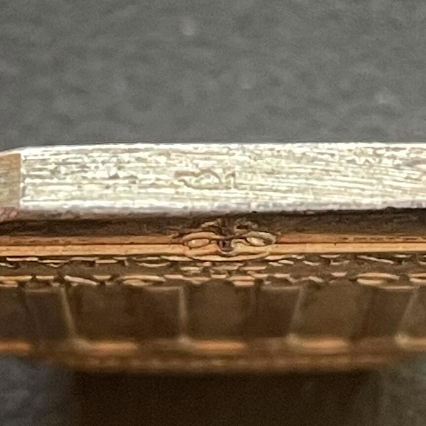 「木头集藏」章牌专场-第65场 法国证券经纪人八角银章，直径：32.4 mm，21.5 g，边铭：丰饶角 1 （950银），彩色氧化，品相很不错。