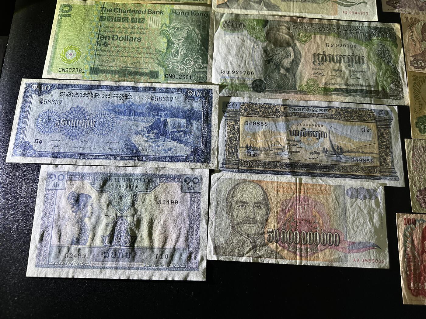 《外钞收藏家》第五百九十八期（2026年新年第一场）（本平台长期征集拍品、欢迎藏友们联系合作） 印尼、港币、老挝等纸币13张一起 非全新 品相如图