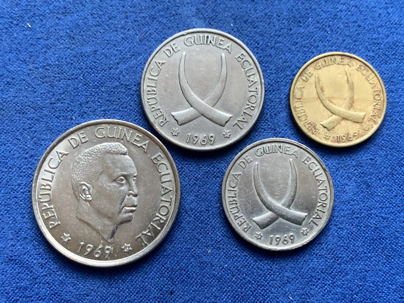 《竞宝斋》第453场 周日，周一 2场连拍 （全场包邮，欢迎送拍） 四枚一组 赤道几内亚 1969年 1/5/25/50比塞塔