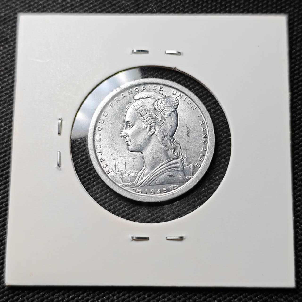 KK钱币收藏小铺 《套币 好品/批量散币专场》  2月预留时间 周末发货  法属圣皮埃尔和密克隆1948年1法郎铝币 帆船  好品