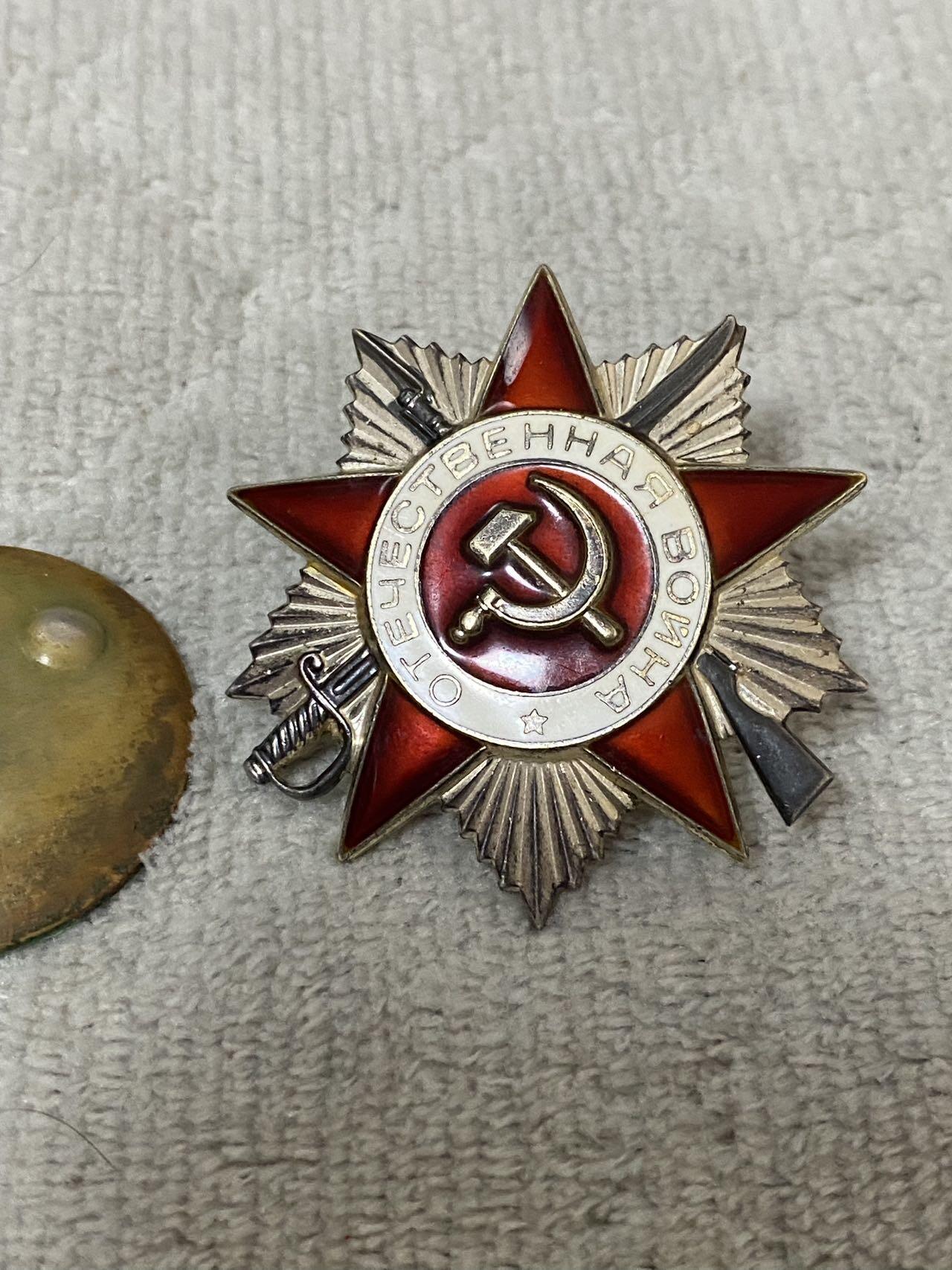 苏联勋章奖章1月5日晚上九点结束在麦稀奇 找不到的加我qq或者微信都是184277308备注苏章拍卖。最好加微信群每次都会通知还有提前可以一口价的 最近会持续拍卖一些东西。