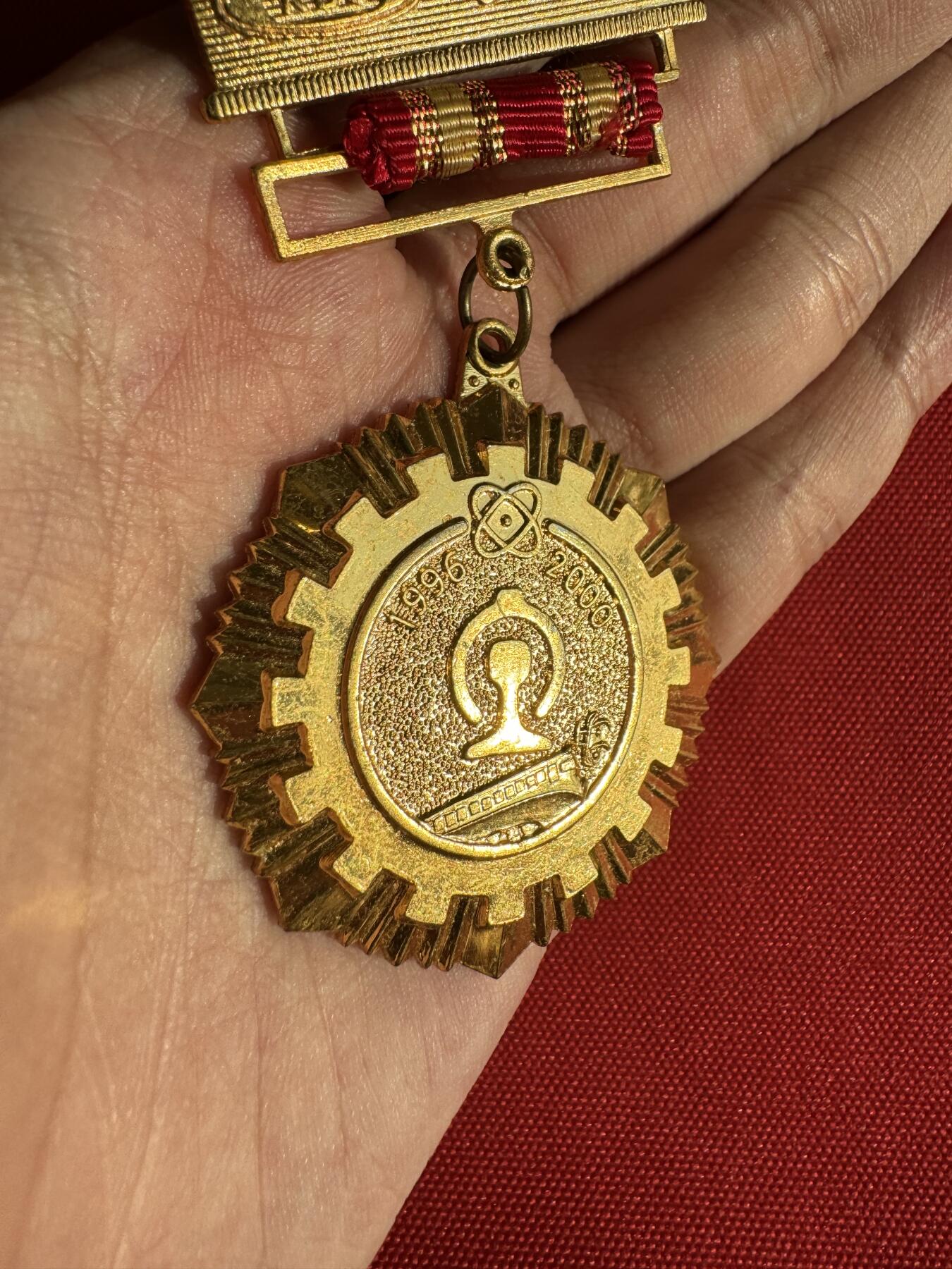 五哥徽章群   30号周二晚上八点4群联拍 铜章