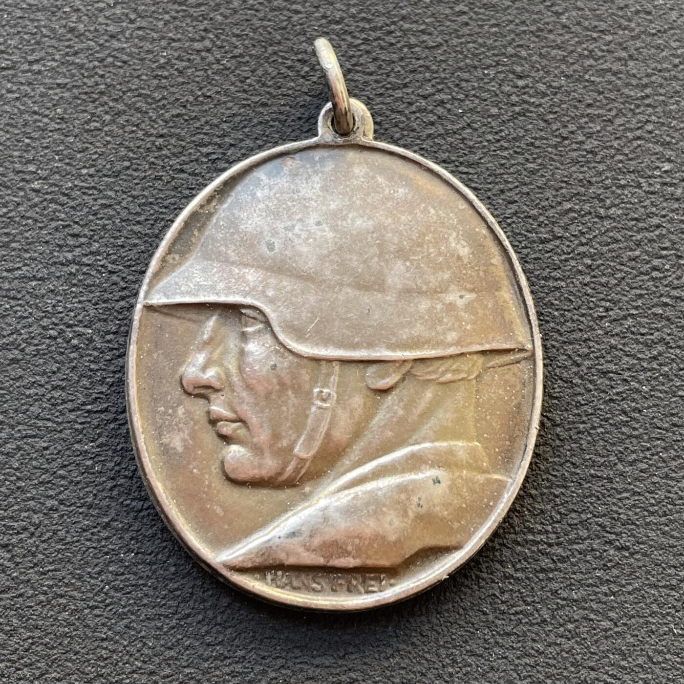 「木头集藏」章牌专场-第65场 1918年瑞士致谢一战士兵及军属纪念银章，尺寸：37×30 mm，14.2 g。