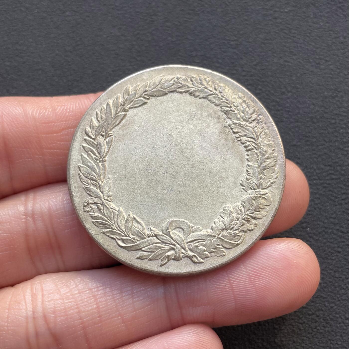 「木头集藏」章牌专场-第65场 法国垂耳兔和比利时野兔铜章，直径：40mm，品相还不错。