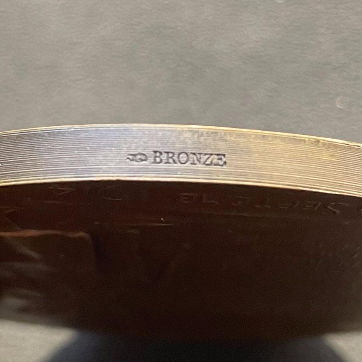 「木头集藏」章牌专场-第65场 H.Nocq～1914年法国元帅 约瑟夫·霞飞（Joseph Joffre）马恩河战役纪念大铜章，直径：68 mm，140g，法语铭文是霞飞1914年9月6日的军令核心，大意为“当关乎国家存亡的战役打响，所有力量必须用于进攻和击退敌人；无法前进的部队需誓死守住阵地，宁死不退，任何退缩都不可容忍”。