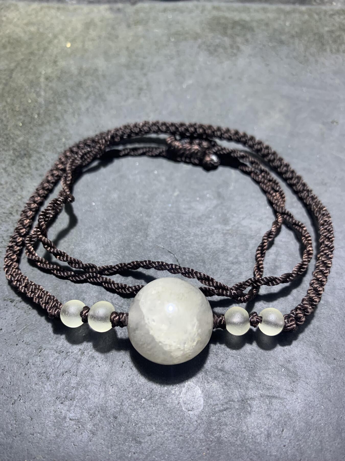 冰飘战国红玛瑙通货圆珠锁骨链一条，