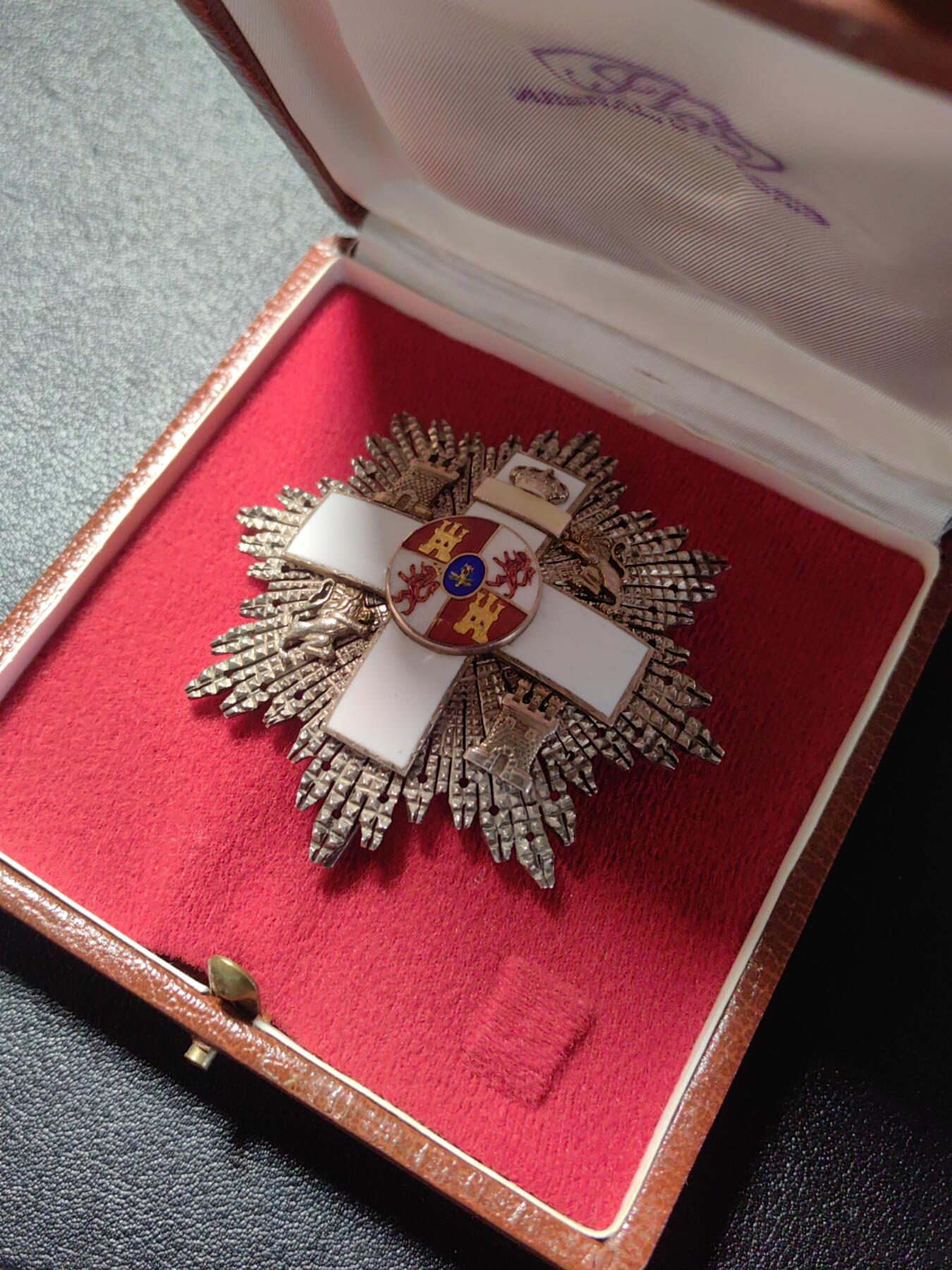 靖甫拍卖新拍第一场 西班牙军事功勋勋章 带原盒