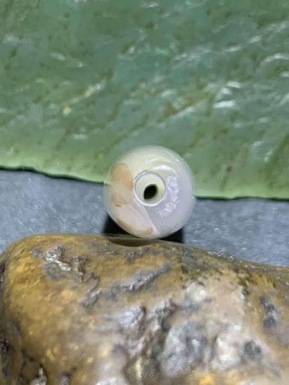 高玉化冻料巴西玛瑙通货桶珠一颗，，