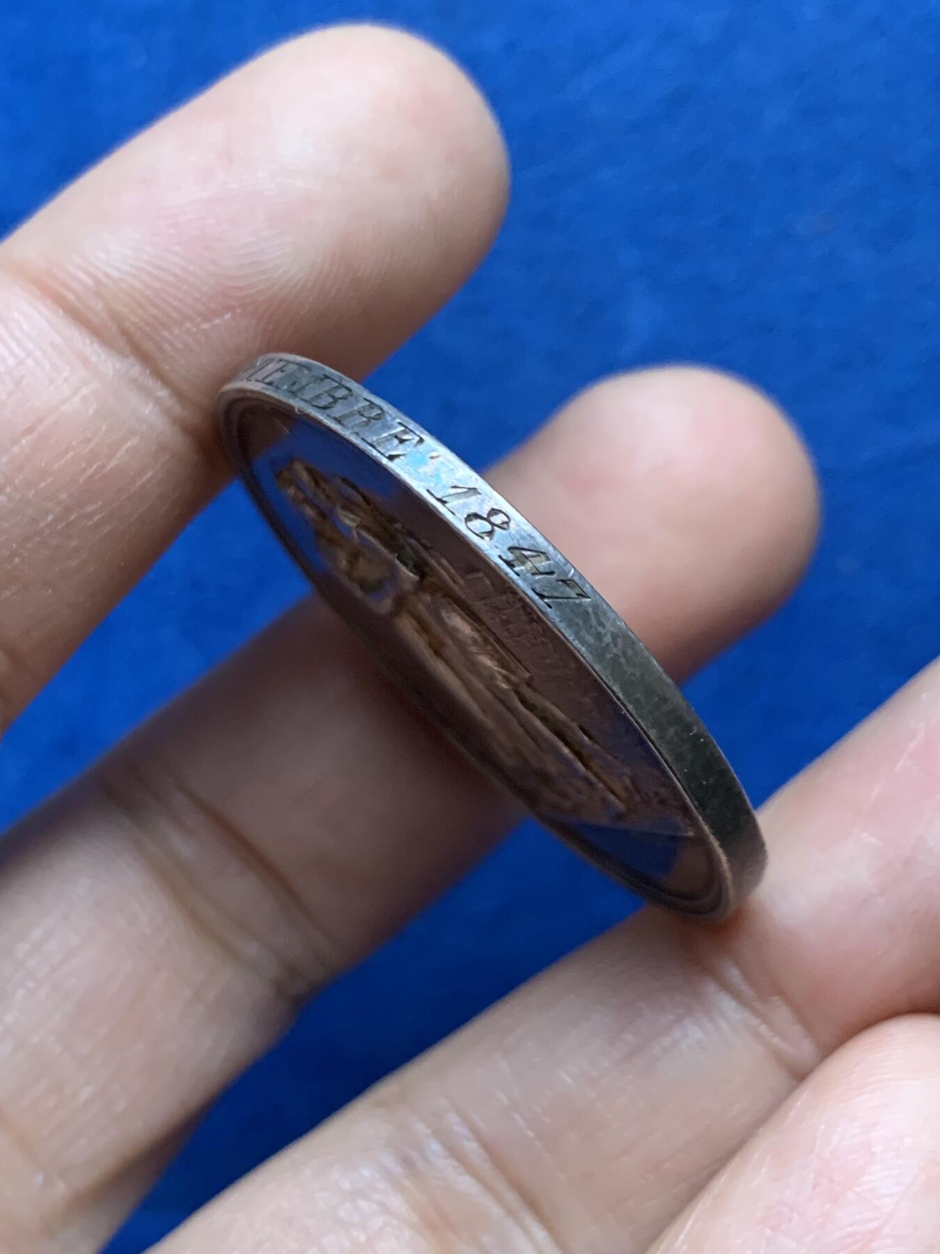 《竞宝斋》第453场 周日，周一 2场连拍 （全场包邮，欢迎送拍） 法国婚姻与爱情纪念银章 1847 手指银标 21.7克 36.1mm