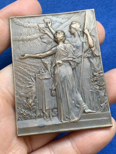 《竞宝斋》第453场 周日，周一 2场连拍 （全场包邮，欢迎送拍） - 名家名作F.Vernon作 1900年法国世博会杜伊勒花园宴纪念铜质方章 71.25克 46.7*64mm 丰饶角铜标