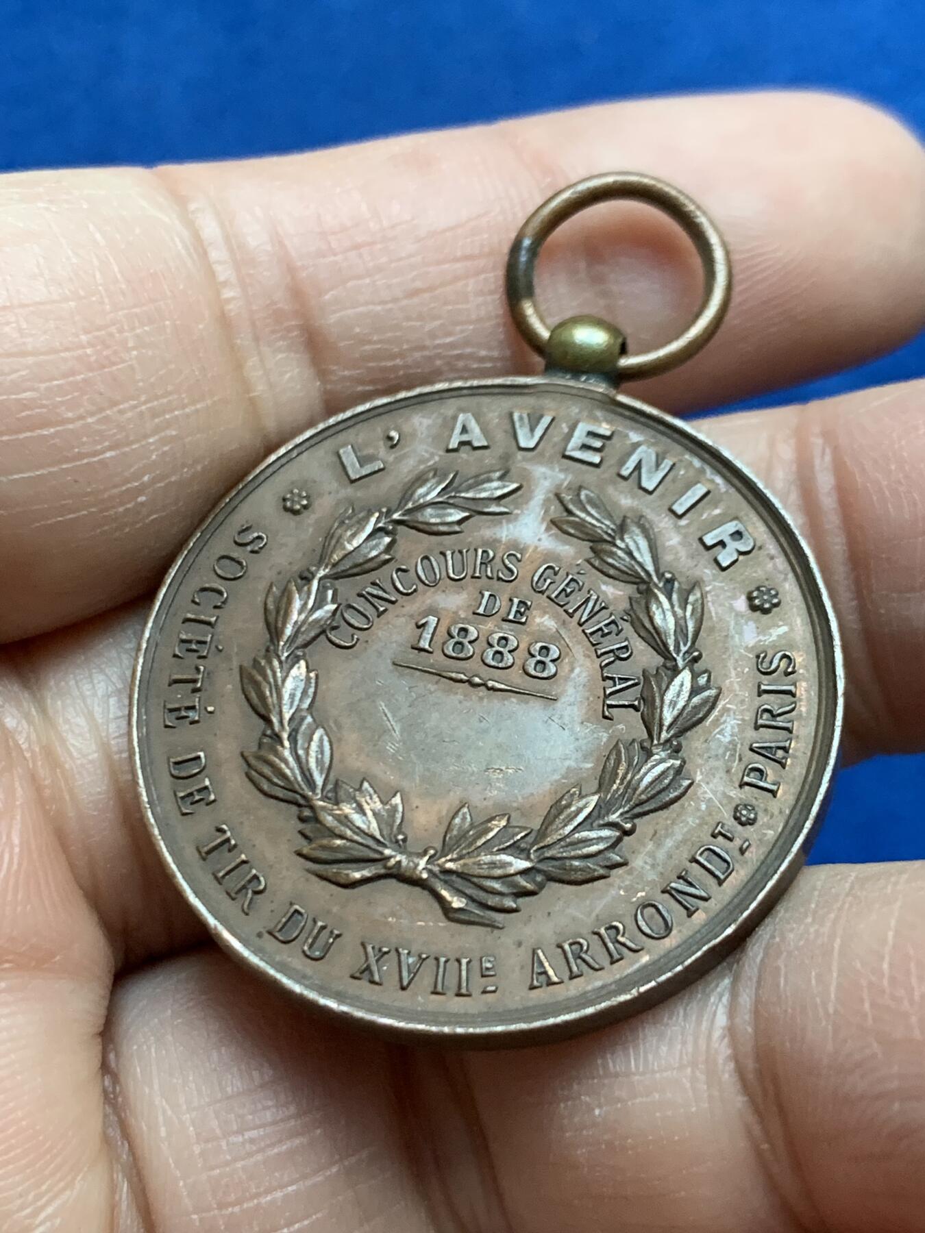 《竞宝斋》第453场 周日，周一 2场连拍 （全场包邮，欢迎送拍） 法国1888年第17区射击协会奖章，直径：33mm，重量：14.15克。