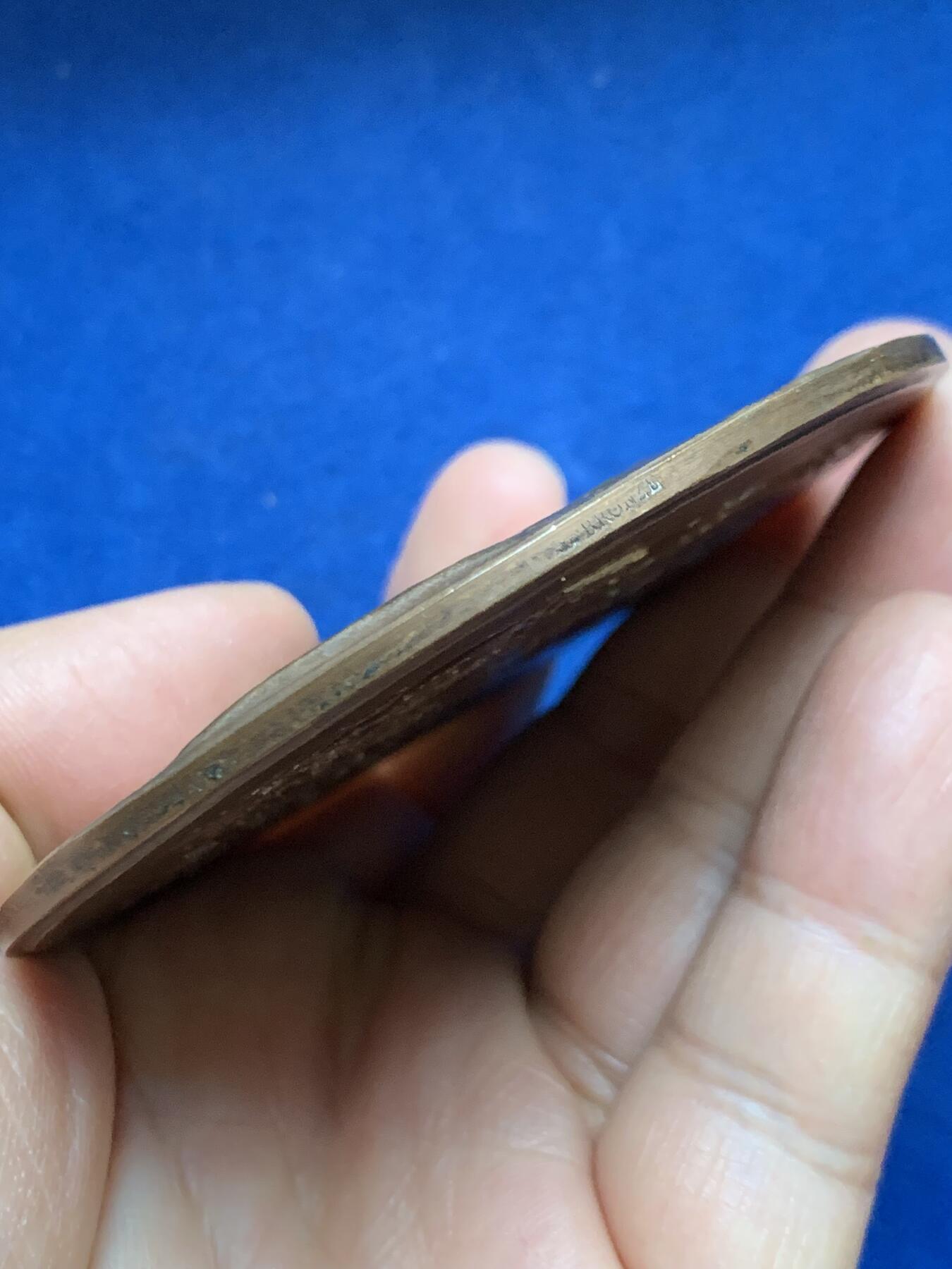 《竞宝斋》第453场 周日，周一 2场连拍 （全场包邮，欢迎送拍） 法兰西共和国总统勒内·科蒂夫人肖像章 181.1克 79.8mm 丰饶角铜标