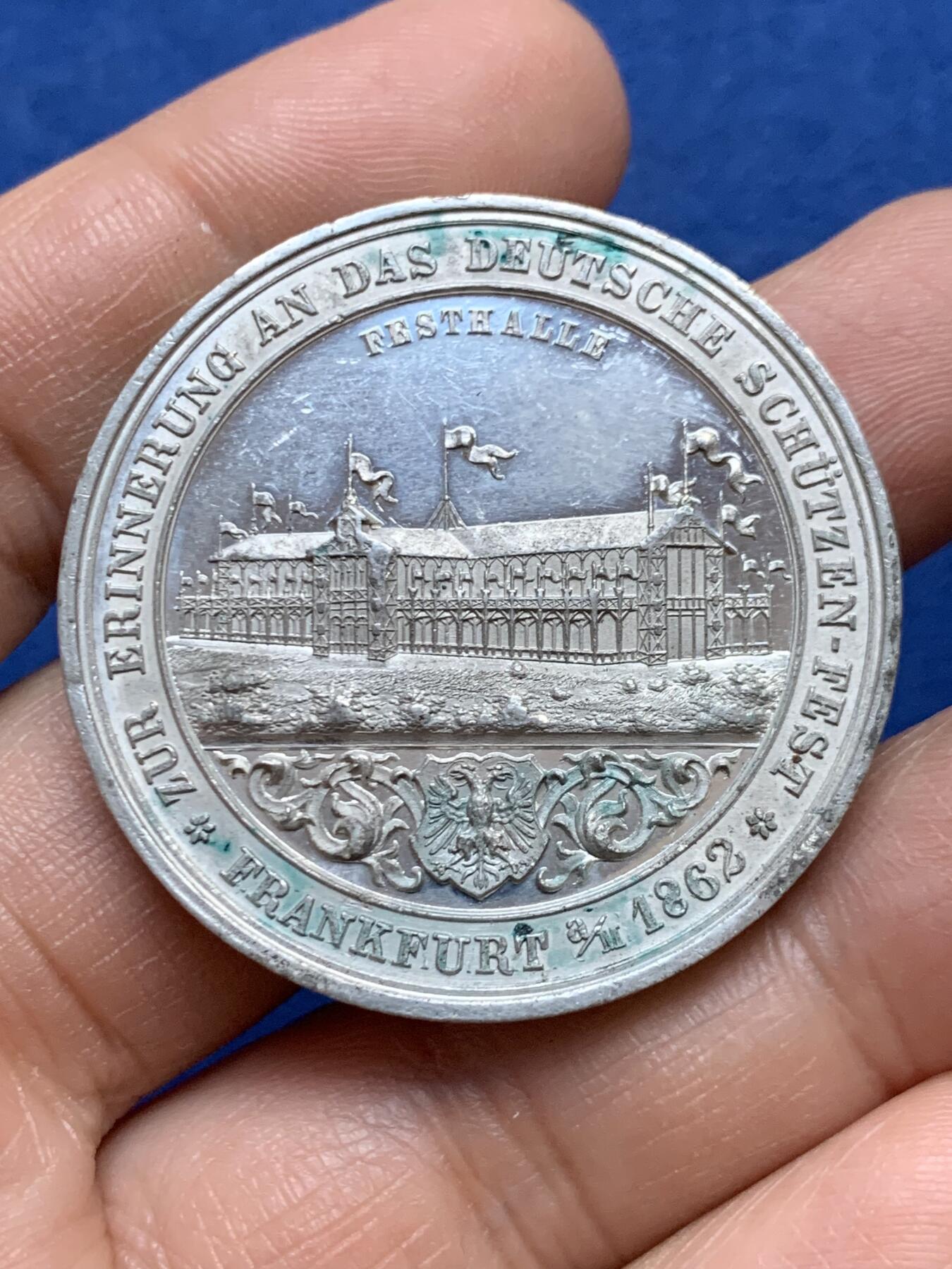 《竞宝斋》第453场 周日，周一 2场连拍 （全场包邮，欢迎送拍） 德国1862年法兰克福射击节纪念章 25.4克 40.3mm WM材质