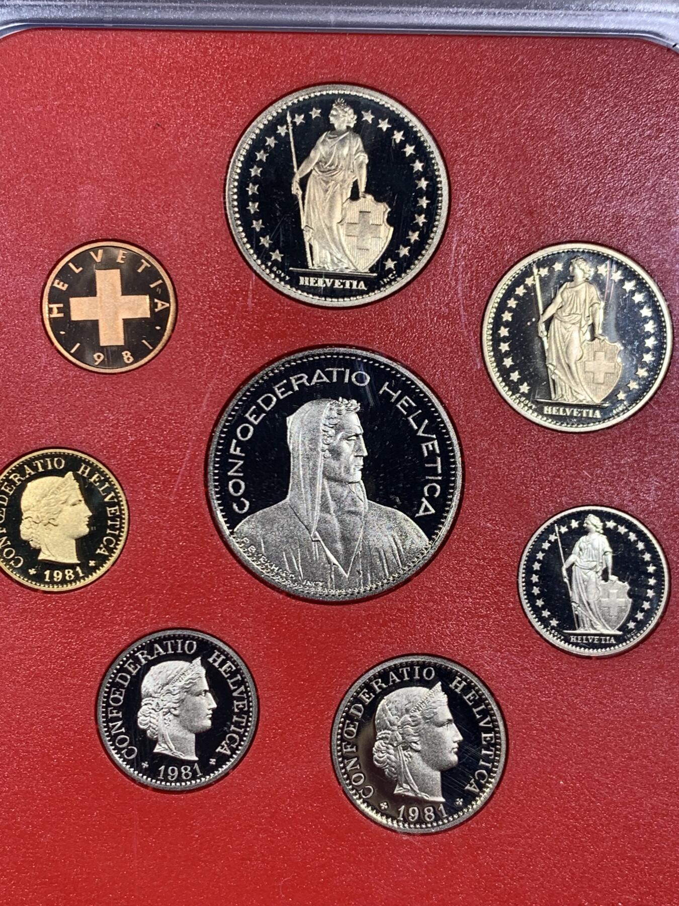 《竞宝斋》第453场 周日，周一 2场连拍 （全场包邮，欢迎送拍） 瑞士1981年精制套币 黑皮本