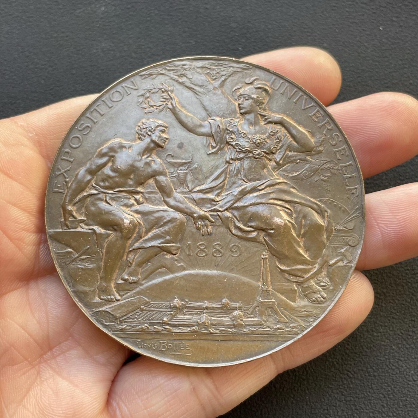 「木头集藏」章牌专场-第65场 L.Bottee～1889年法国巴黎世博会大铜章  直径：63 mm，103 g，边铭：丰饶角 BRONZE。