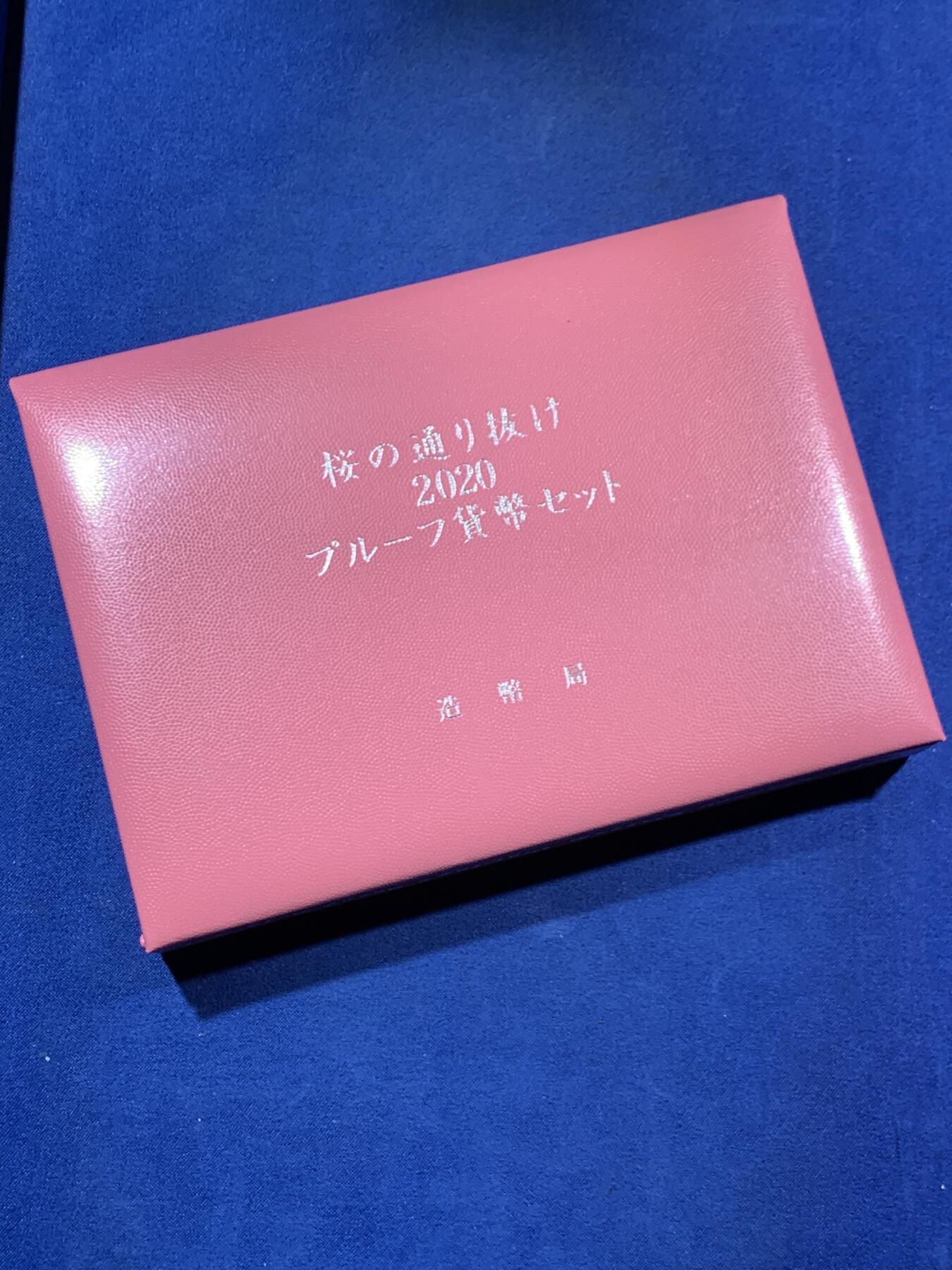 《竞宝斋》第453场 周日，周一 2场连拍 （全场包邮，欢迎送拍） 日本2020年赏樱花精制套币 春日井（含一枚20克925银彩色银章）  发行量：18100 发行价约624元