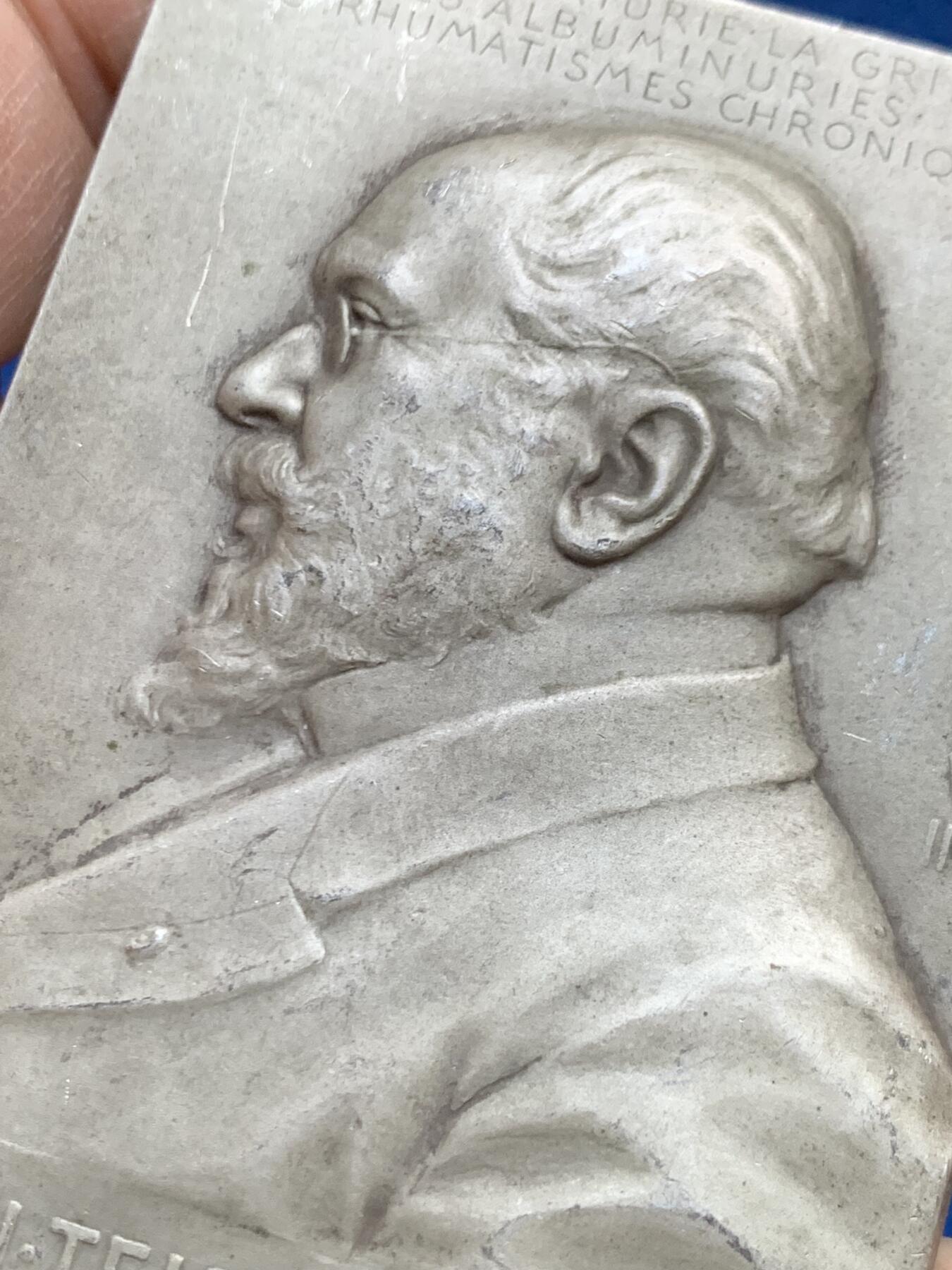 《竞宝斋》第453场 周日，周一 2场连拍 （全场包邮，欢迎送拍） 名家保罗·里歇作 法国1929年里昂约瑟夫·泰西耶纪念大银章 165克 53.2*72.5mm 丰饶角1银 泰西耶博士是20世纪初法国传染病学与肾脏病学先驱，对流行性疾病及代谢疾病研究贡献卓著。