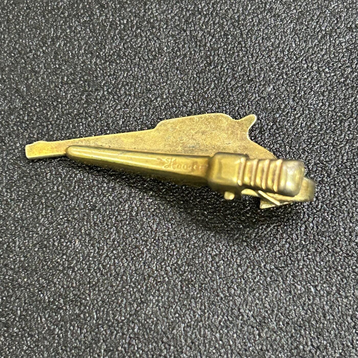 西秦中古拍卖第七十一期 银制转轮手枪领带夹 重5.1克