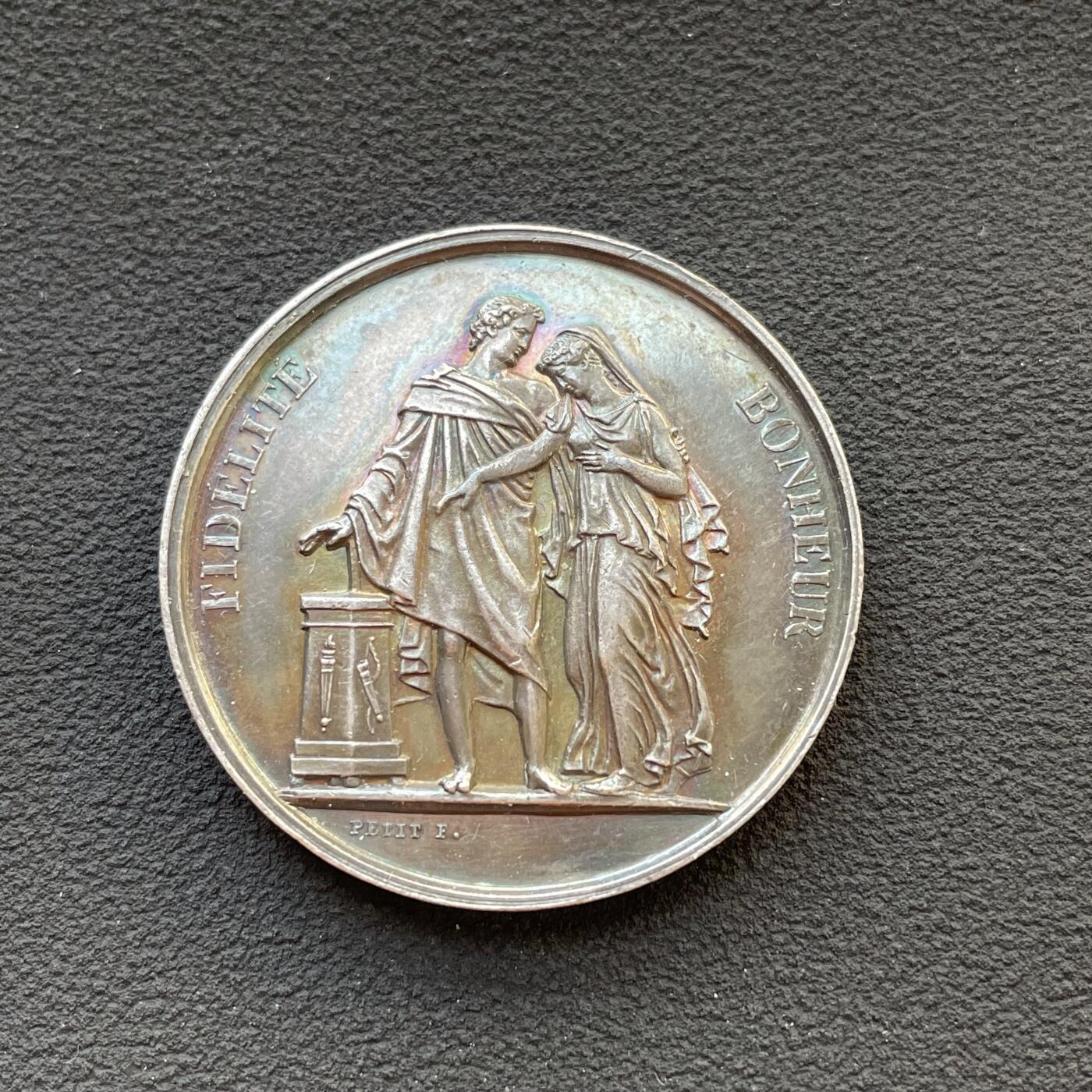 「木头集藏」章牌专场-第65场 1857年法国婚礼纪念银章，直径：33.5 mm，16 g，边铭：手指 ARGENT （1845-1860）。