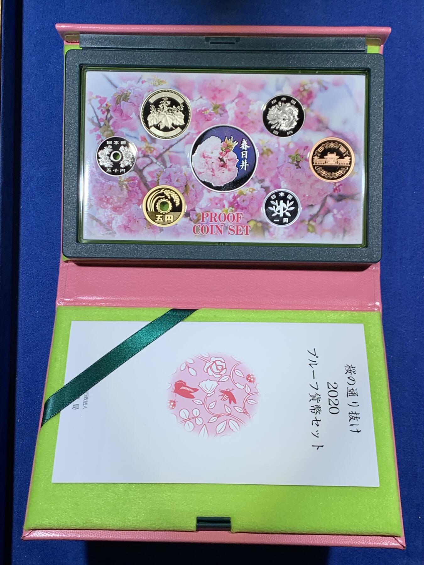 《竞宝斋》第453场 周日，周一 2场连拍 （全场包邮，欢迎送拍） 日本2020年赏樱花精制套币 春日井（含一枚20克925银彩色银章）  发行量：18100 发行价约624元