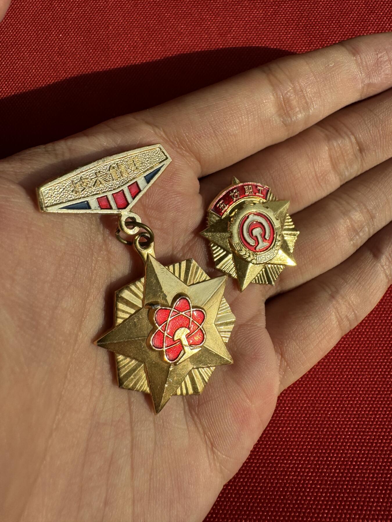 五哥徽章群   30号周二晚上八点4群联拍