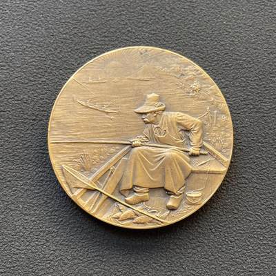 「木头集藏」章牌专场-第65场 - 法国钓鱼协会铜章，直径：41 mm，33.8 g，边铭：三角厂铭 BRONZE，少见钓鱼题材，品相不错。