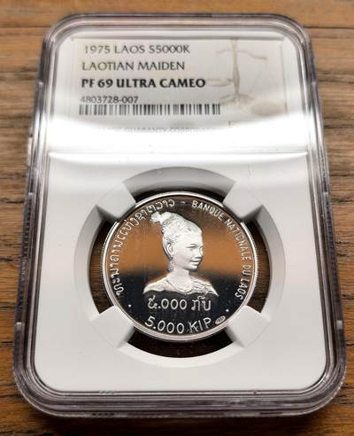 凡希社世界钱币微拍第三百十六期 - 1975老挝王国民族少女5000基普银币精铸NGC-PF69UC