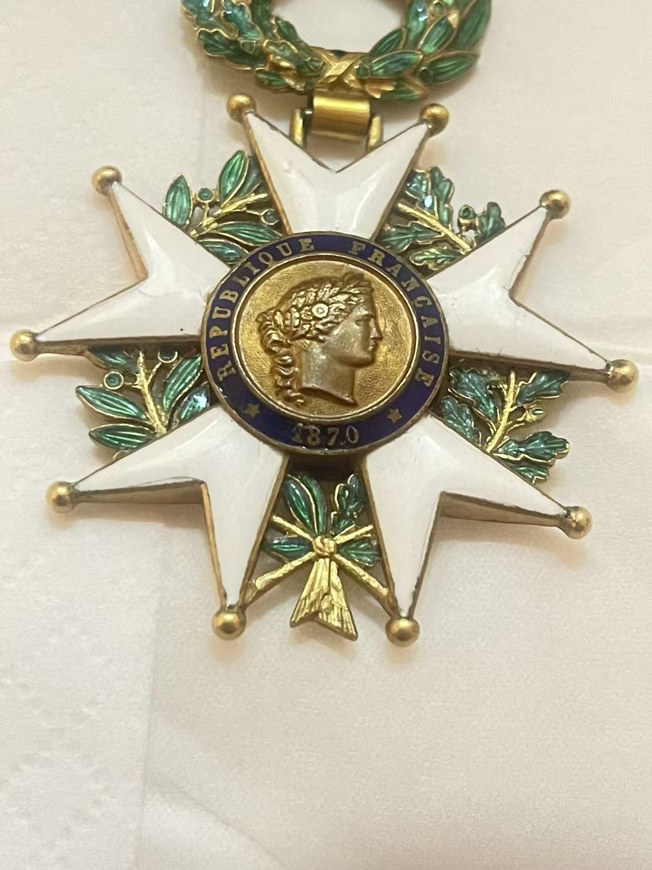 苏联勋章奖章1月5日晚上九点结束在麦稀奇 找不到的加我qq或者微信都是184277308备注苏章拍卖。最好加微信群每次都会通知还有提前可以一口价的 最近会持续拍卖一些东西。