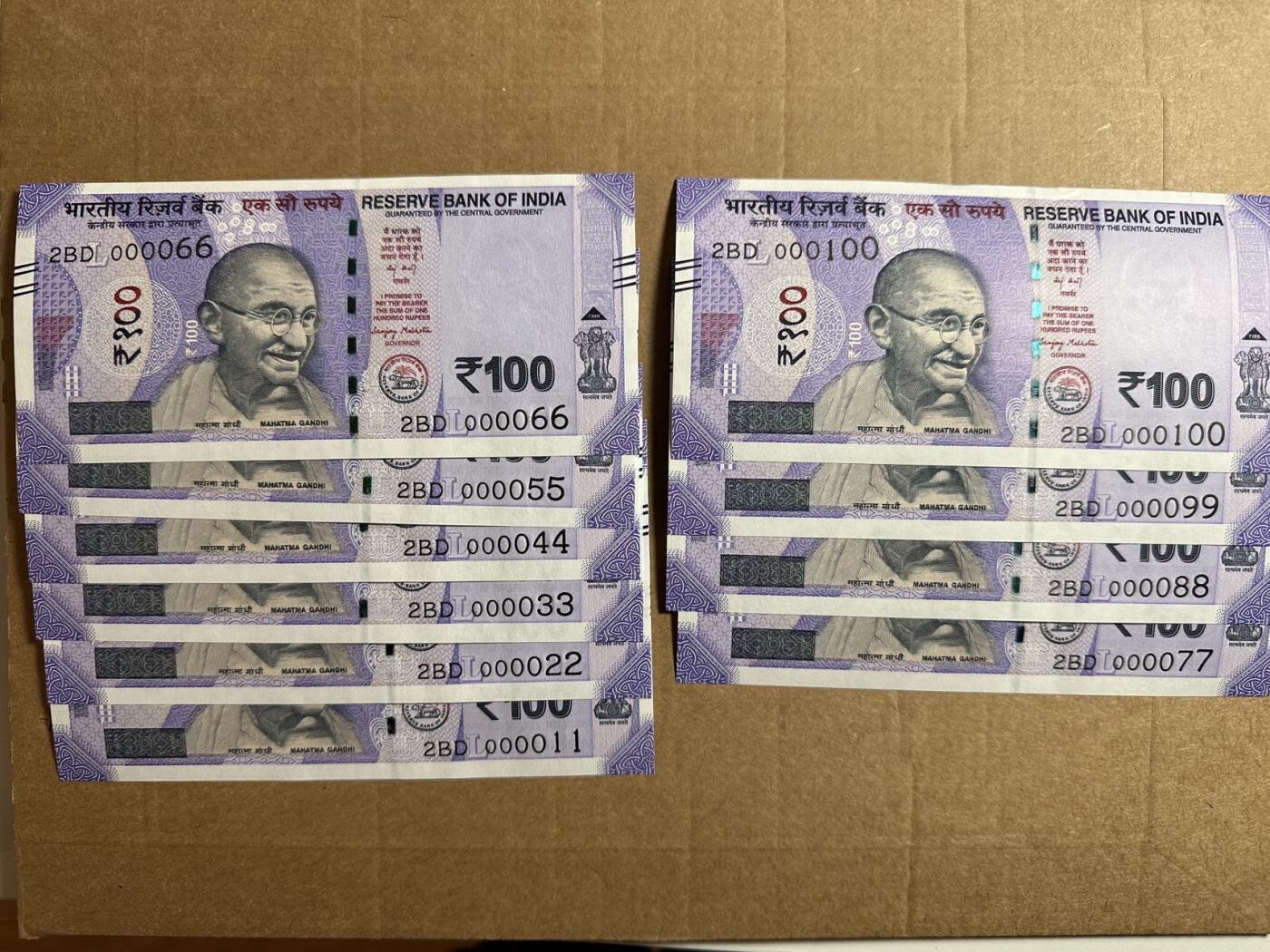 🐍甜小邱世界纸币收藏🐍第138期精品场💐 阿三靓号十张 全新UNC 印度 100卢比 圣雄甘地