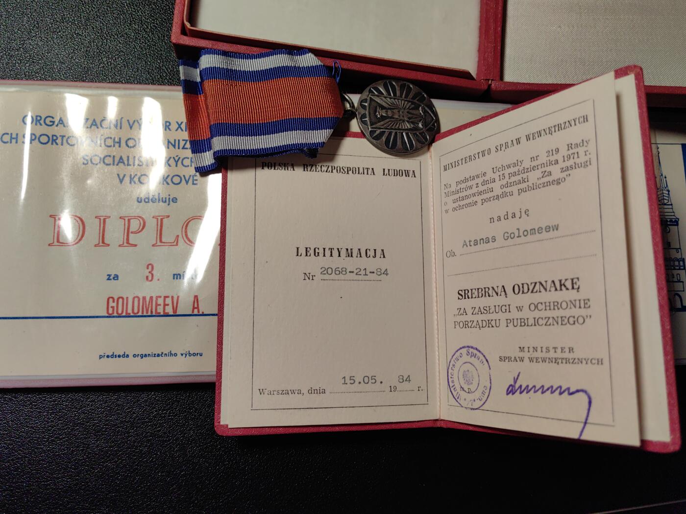 靖甫拍卖新拍第一场 保加利亚人的波兰维护社会秩序奖章 捷克斯洛伐克体育竞赛奖牌