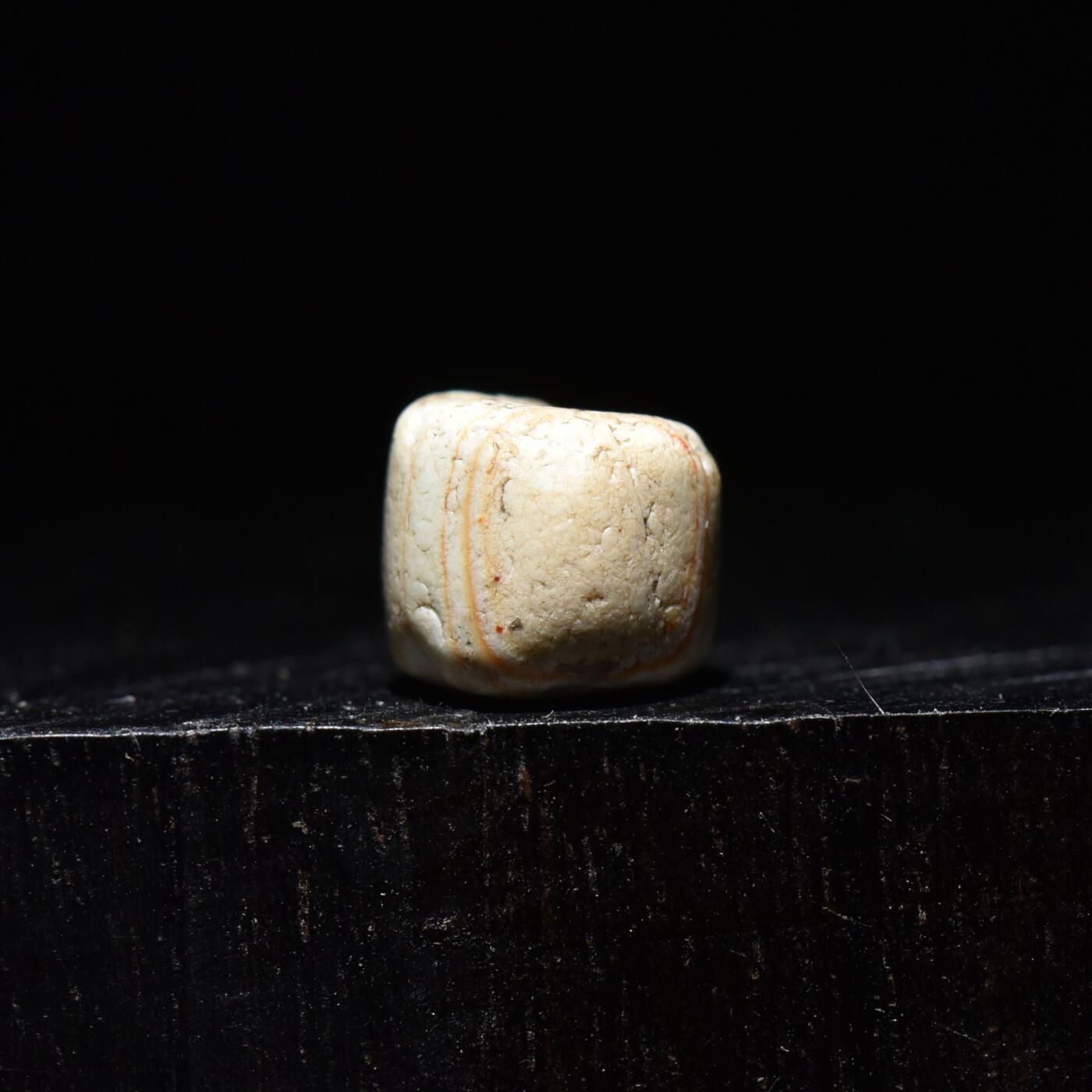 【良泉】第45期【直播场】1月15日晚19.30点开拍！ 208组，西方古代钱币、丝路古珠杂项专场 公元前后【西亚】红色缠丝玛瑙珠，满灰皮