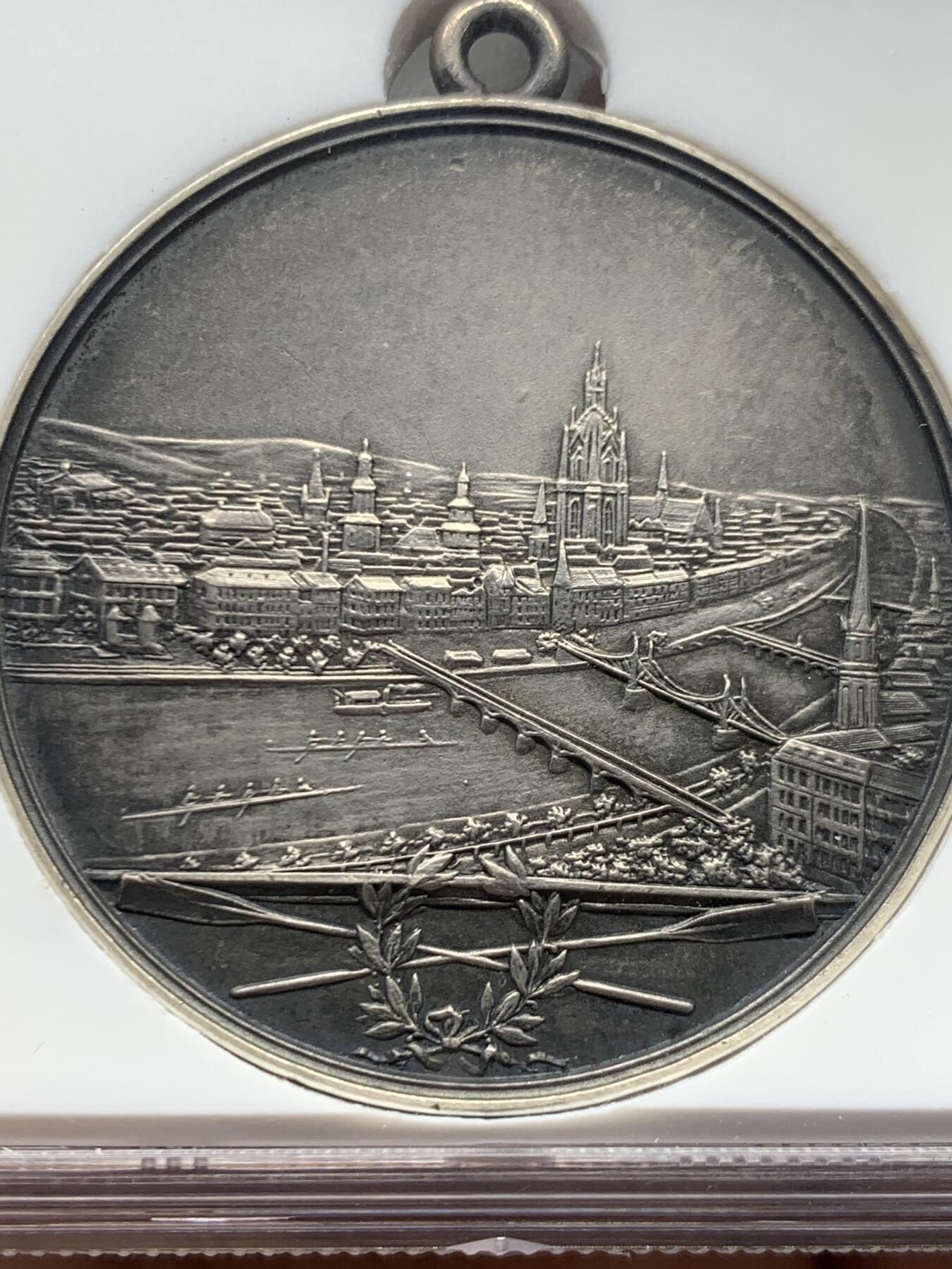 《竞宝斋》第453场 周日，周一 2场连拍 （全场包邮，欢迎送拍） NGC MS64 德国1904年法兰克福帆船大赛纪念大银章 罕见珍稀法兰城景观配法兰鹰大银章 高点锋芒毕现顶级收藏品质